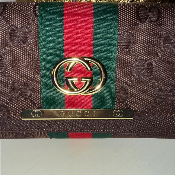 G G  Inspired Wallet with Signature Red and Green Accents - Picture 3 of 11